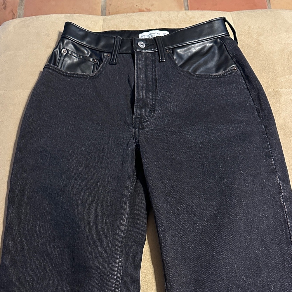 Abercrombie & Fitch Black High Rise Curvy Jeans NWT